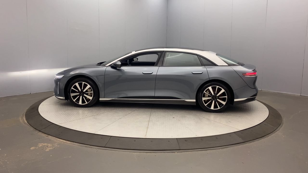 Used 2024 Lucid Air Touring AWD/4WD image 2