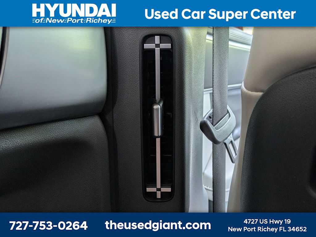 Used 2025 Hyundai Santa Fe SEL FWD image 18