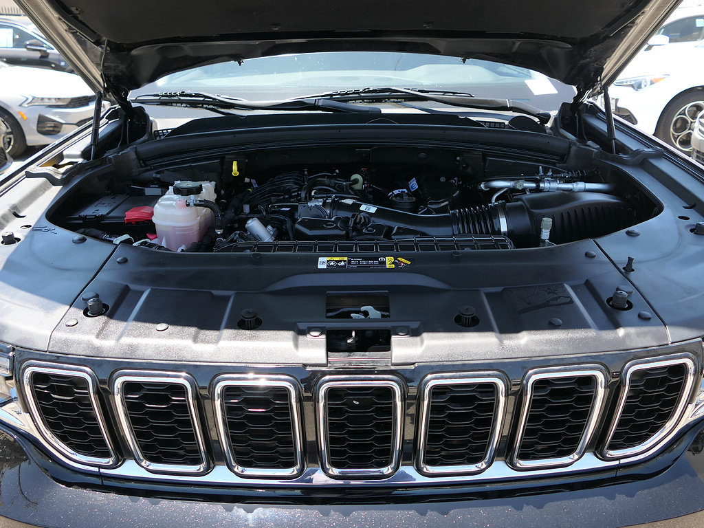 Used 2023 Jeep Grand Cherokee L Limited AWD/4WD image 27
