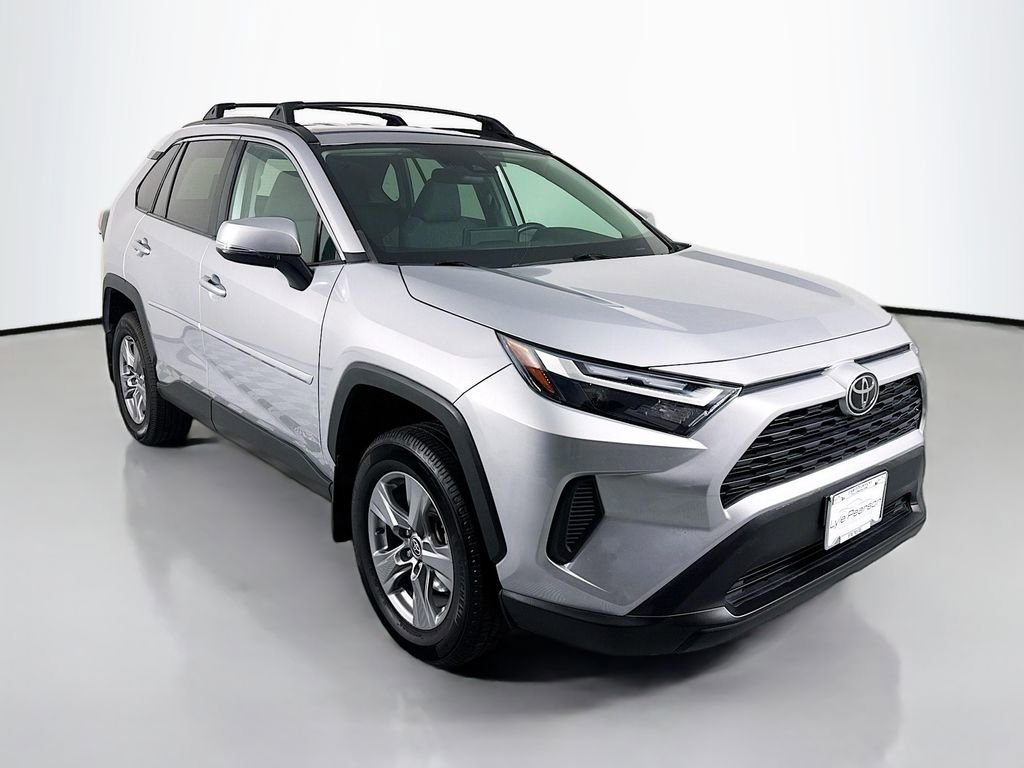 Used 2022 Toyota RAV4 XLE w/ XLE Grade Weather Package AWD/4WD image 7