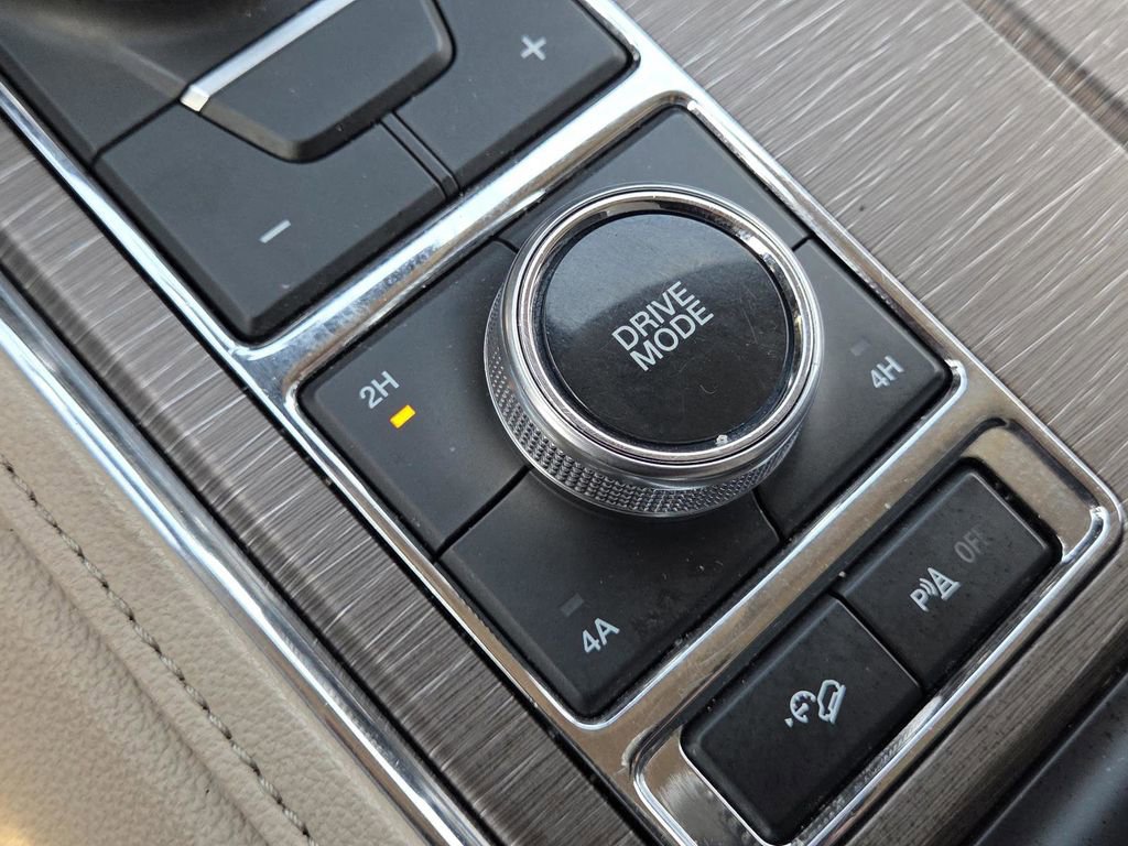 Used 2024 Ford Expedition Max Limited AWD/4WD image 5