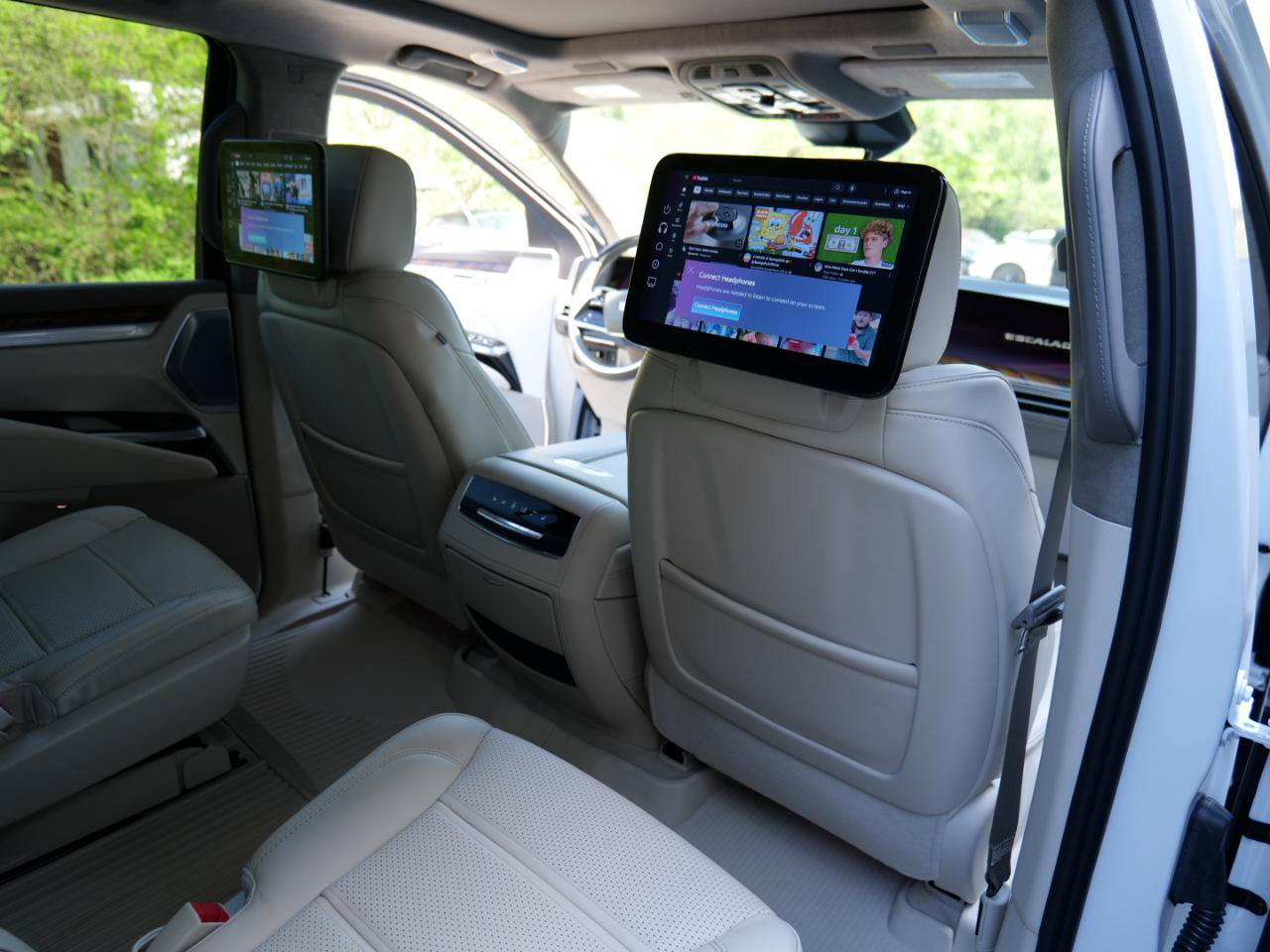 Used 2025 Cadillac Escalade Sport Platinum w/ LPO, Floor Liner Package AWD/4WD image 43