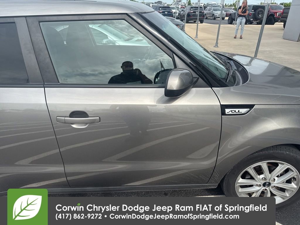 Used 2018 Kia Soul + FWD image 11