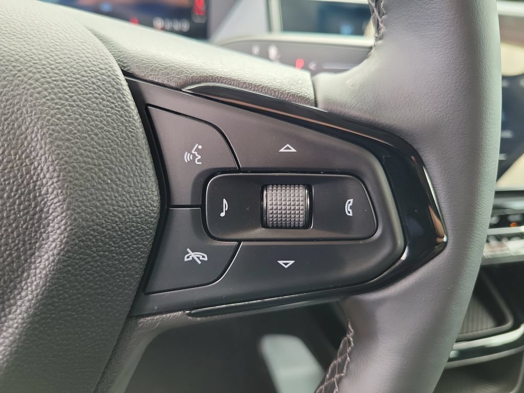 Used 2027 Chevrolet Bolt LT w/ Comfort Package FWD image 6