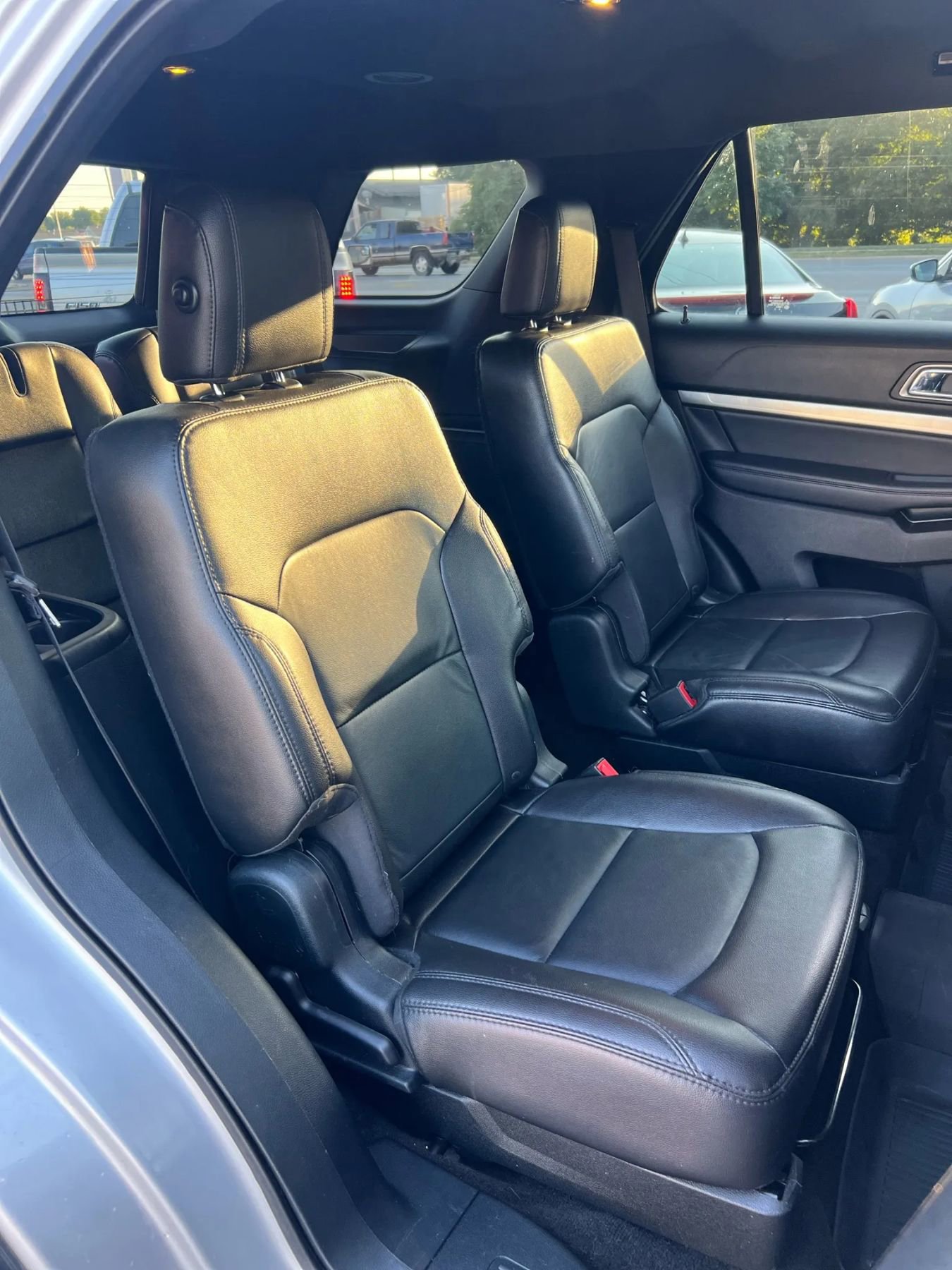 Used 2018 Ford Explorer XLT w/ Equipment Group 202A image 15