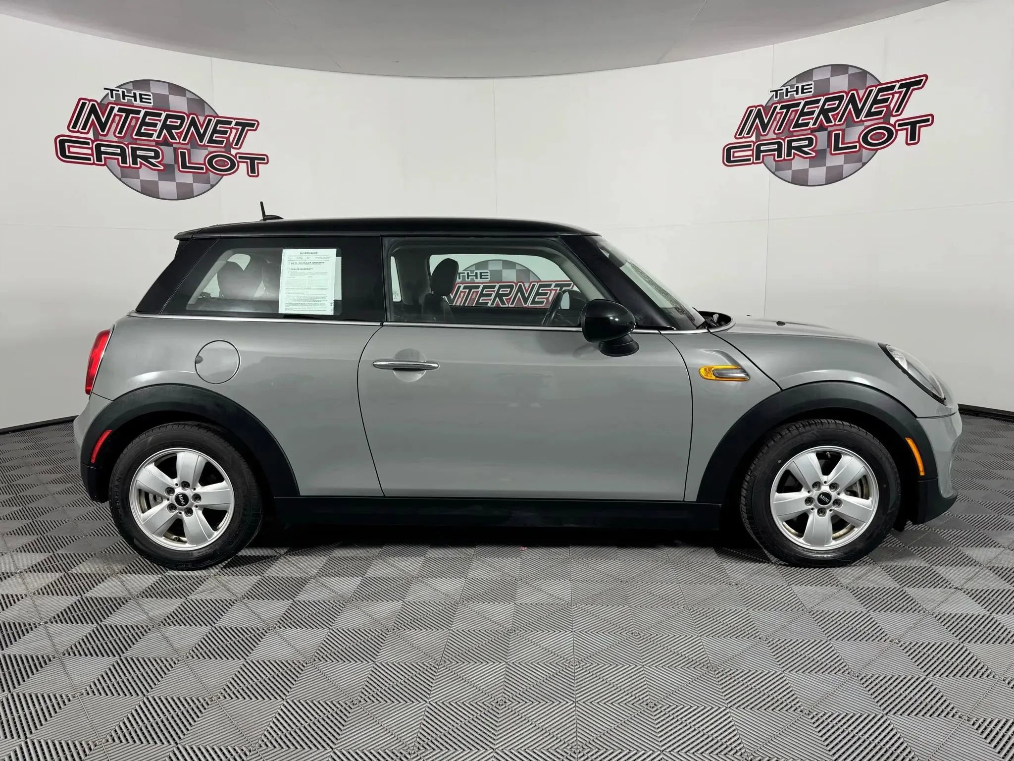 Used 2016 MINI Cooper 2-Door Hardtop image 8