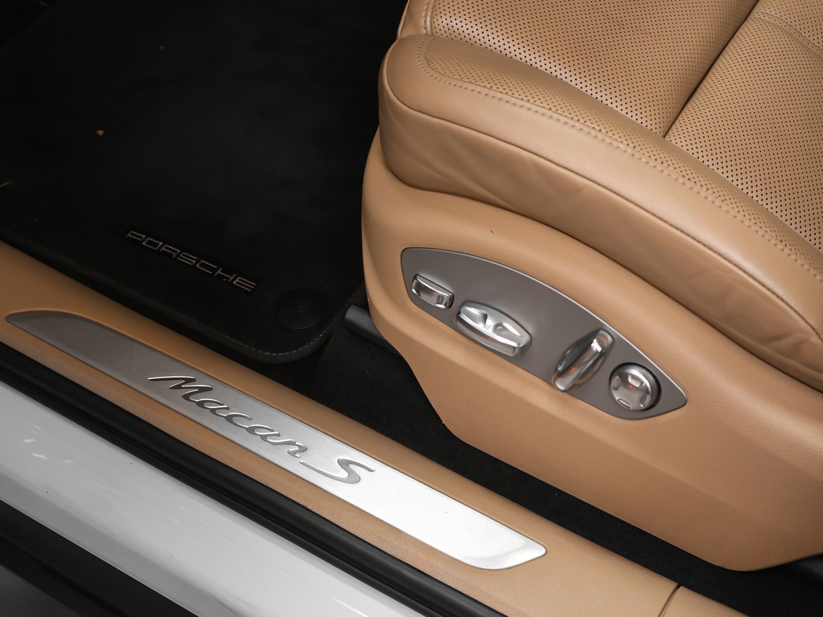 Certified 2021 Porsche Macan S image 29