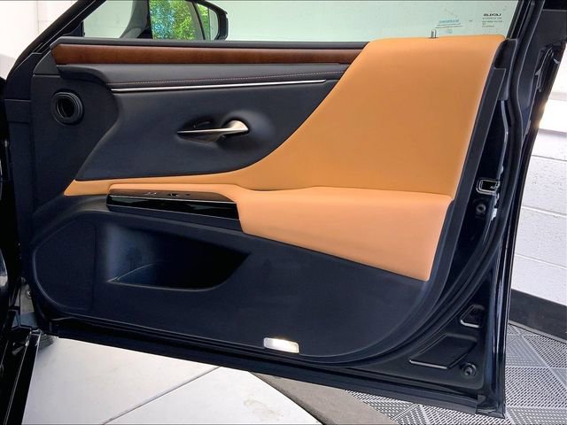 Used 2025 Lexus ES 300h F Sport w/ Technology Package FWD image 28