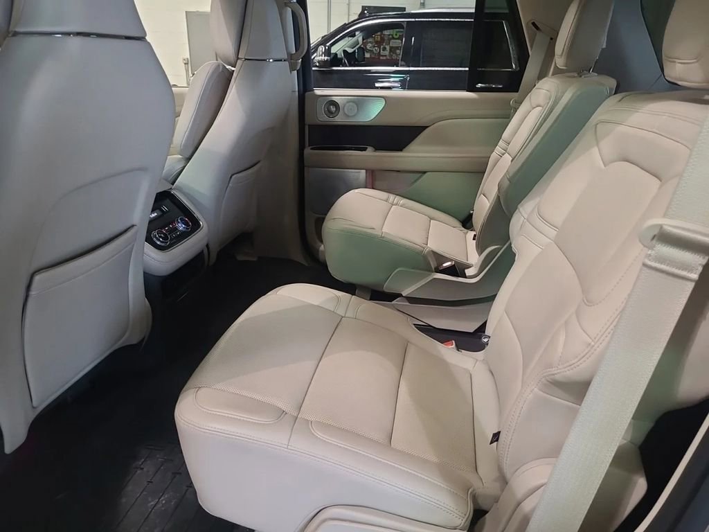 Used 2020 Lincoln Navigator Reserve w/ Luxury Package image 9