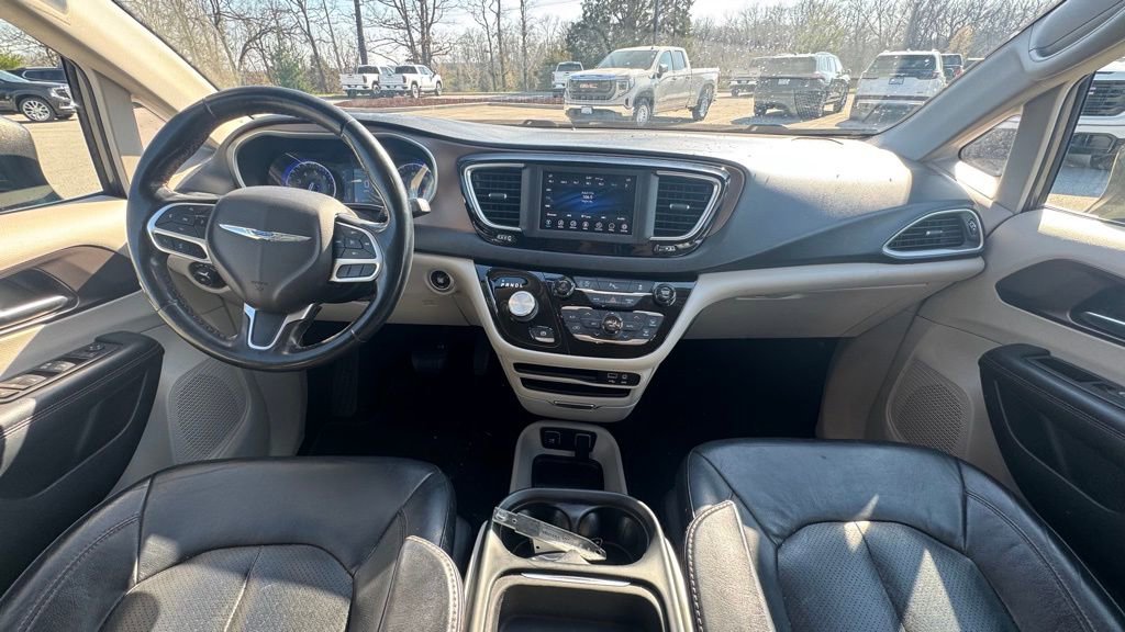 Used 2019 Chrysler Pacifica Touring-L image 12