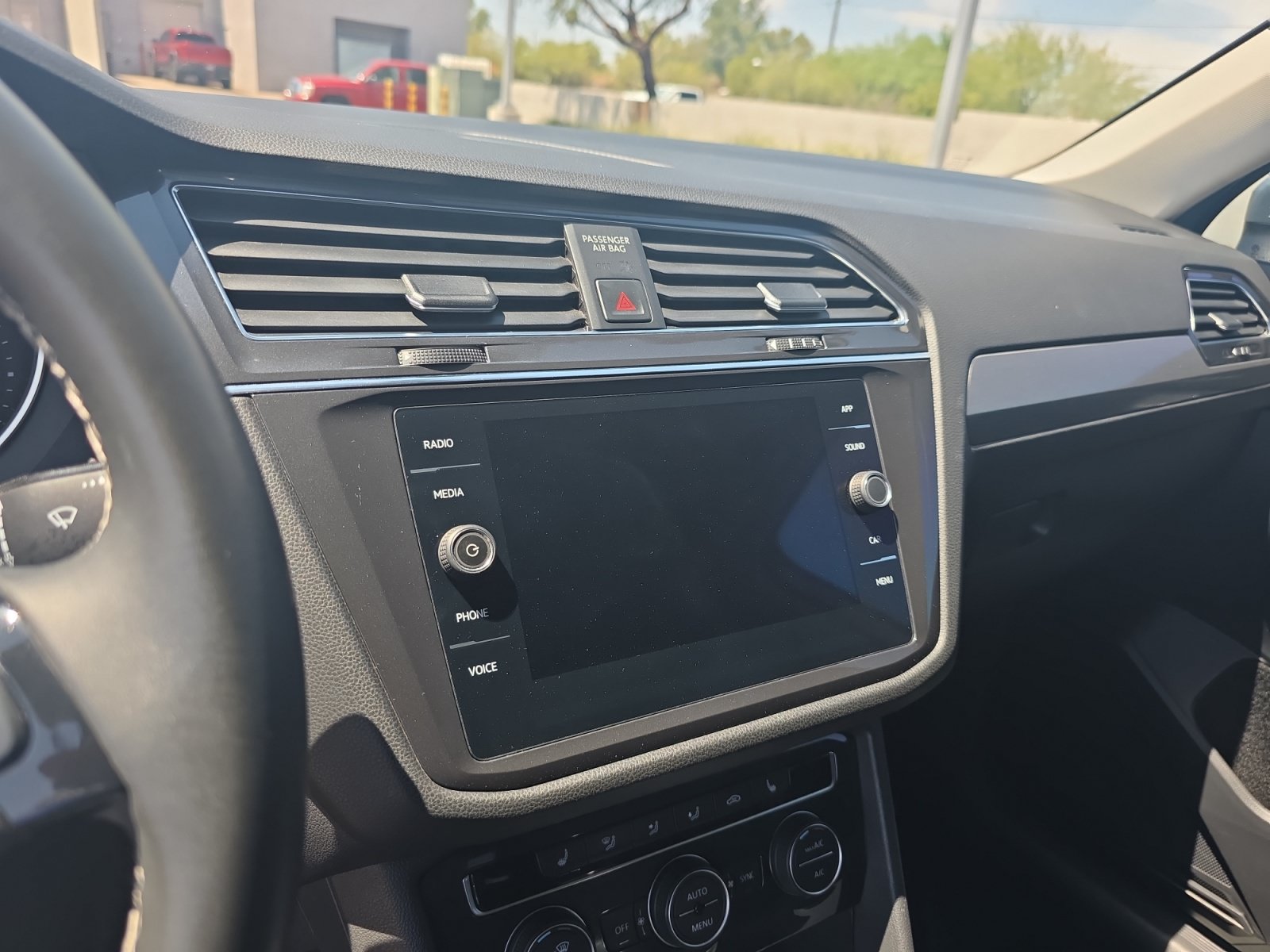 Used 2021 Volkswagen Tiguan SE FWD image 12