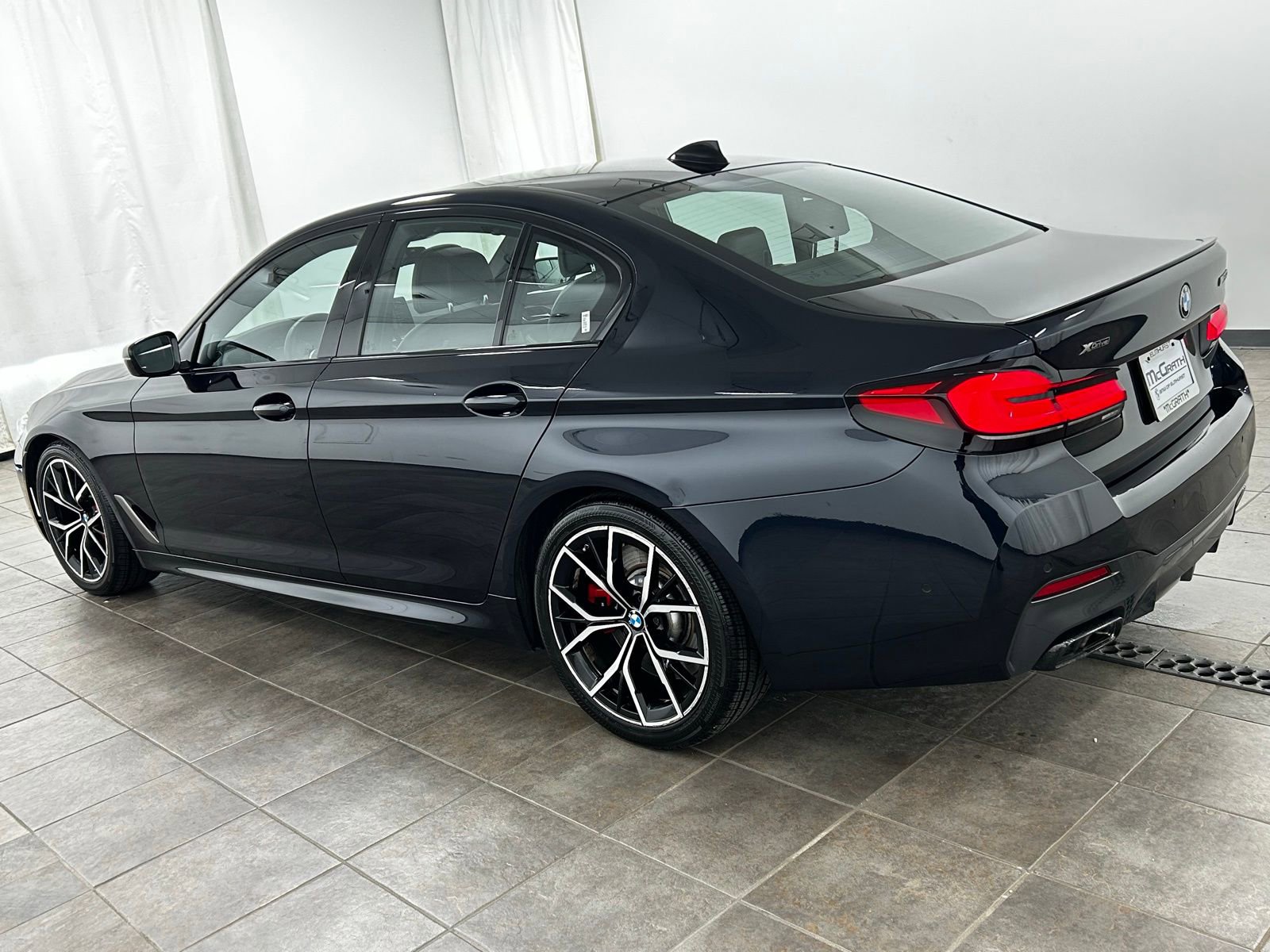 Used 2021 BMW M550i xDrive w/ Executive Package image 3