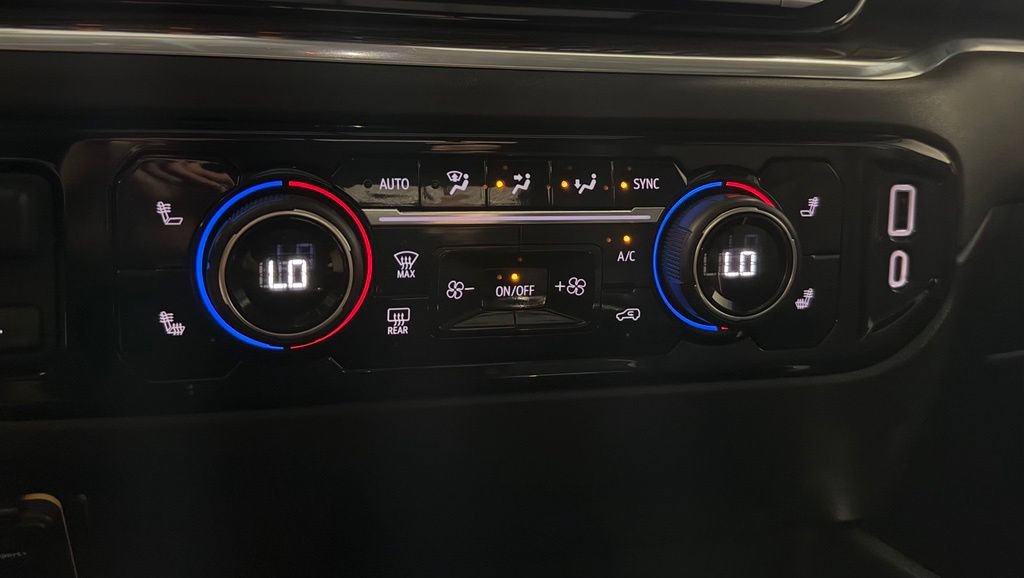 Used 2022 Chevrolet Silverado 1500 LT Trail Boss w/ LT Trail Boss Premium Package AWD/4WD image 19