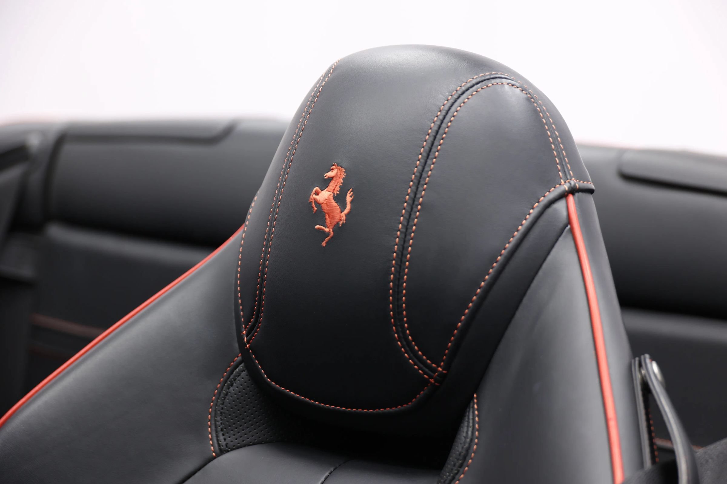 Used 2017 Ferrari California T RWD image 18