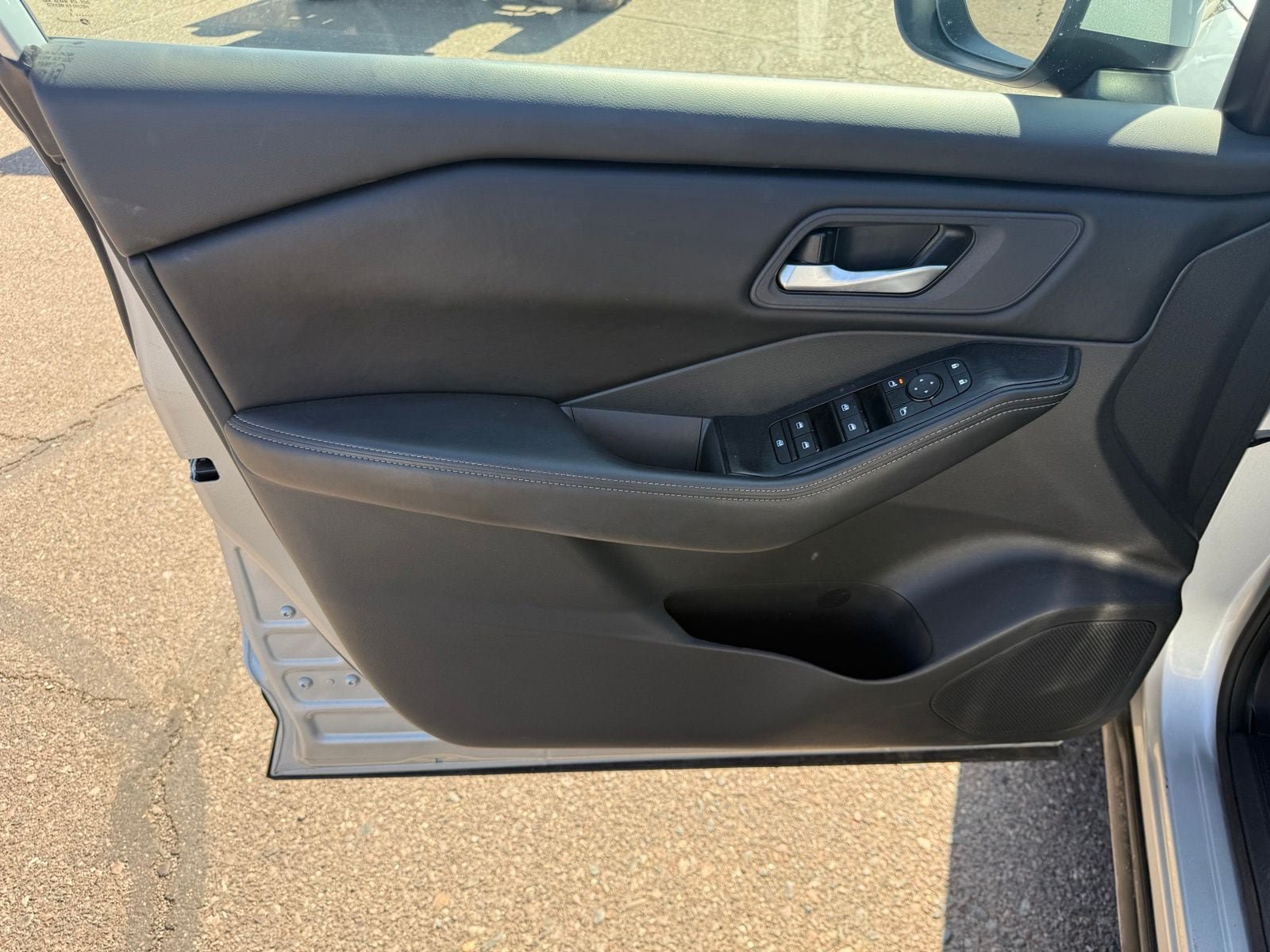 Certified 2025 Nissan Rogue SV FWD image 13