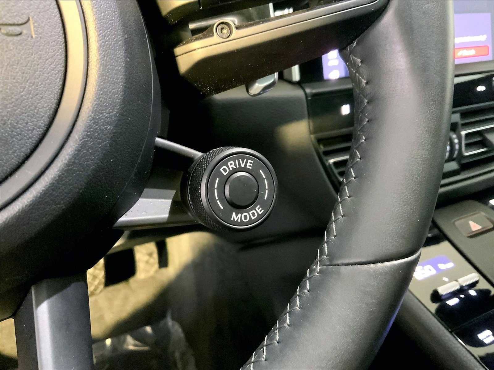 Certified 2023 Porsche Macan Turbo image 37