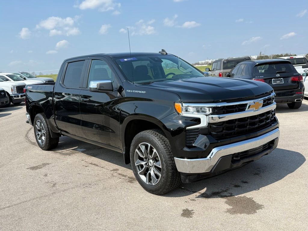Used 2024 Chevrolet Silverado 1500 LT image 2