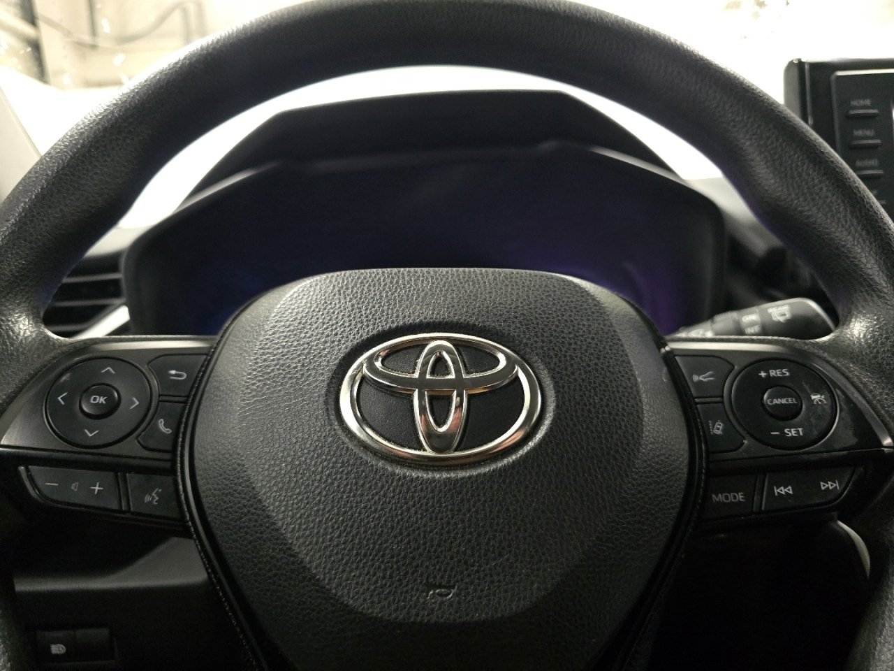 Used 2021 Toyota RAV4 XLE image 24