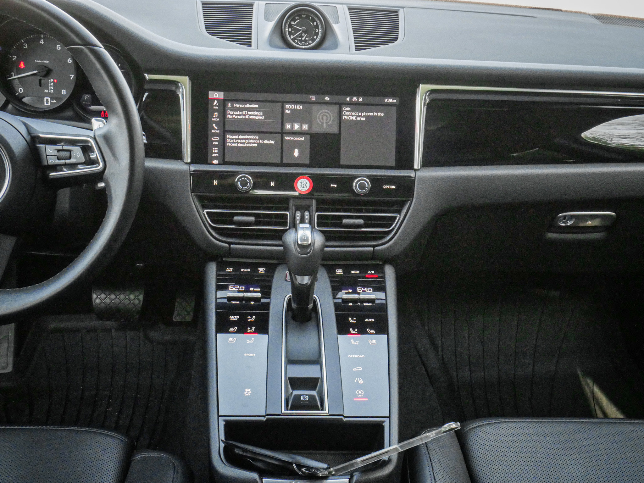 Used 2025 Porsche Macan AWD/4WD image 30