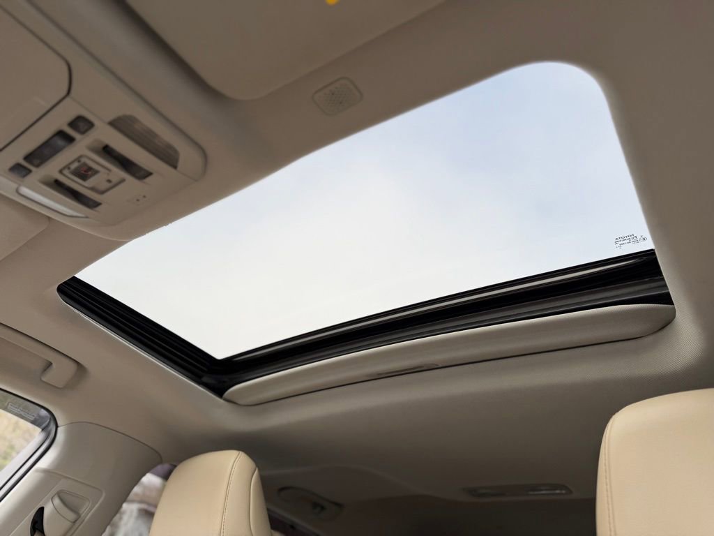 Used 2021 Toyota Highlander Limited image 14