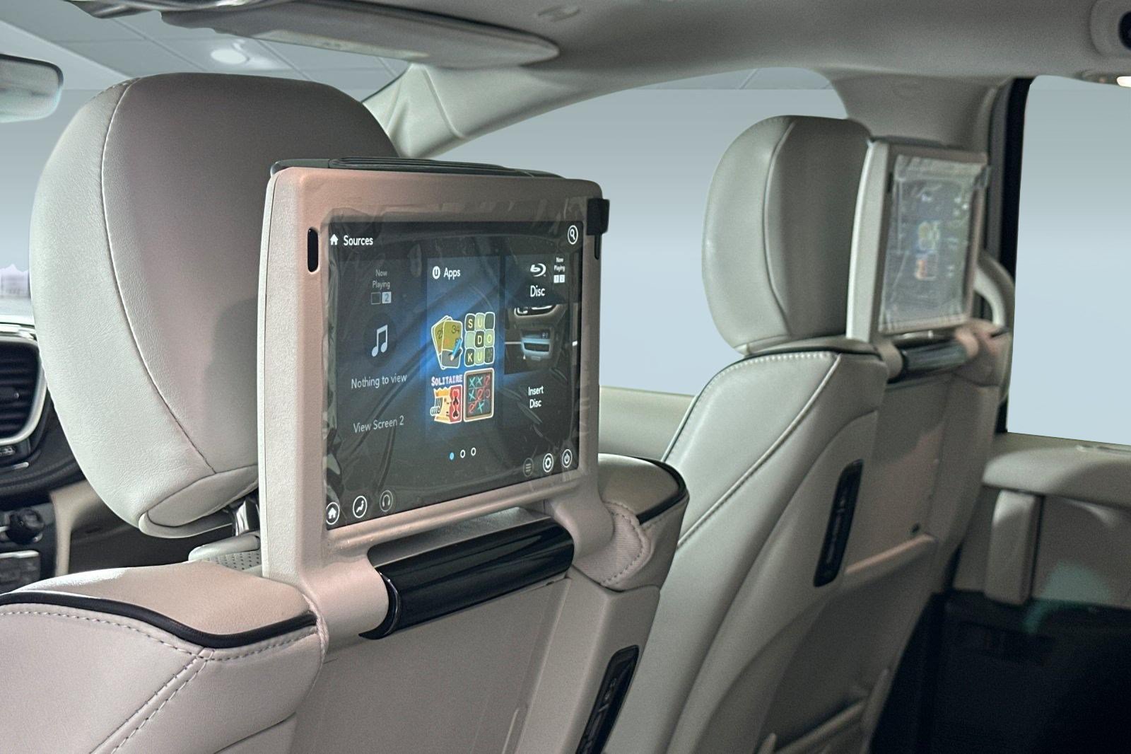 Used 2021 Chrysler Pacifica Limited w/ Uconnect Theater Family Group FWD image 22