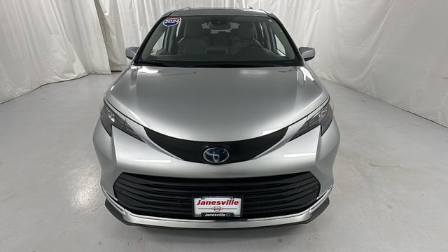Used 2024 Toyota Sienna XLE image 8