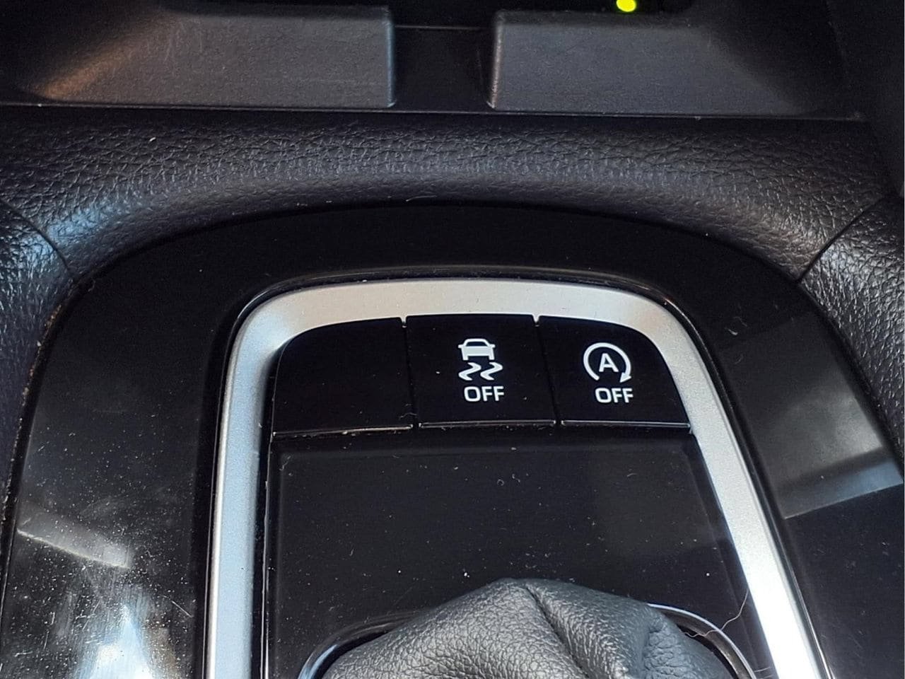 Used 2025 Toyota Corolla Cross XLE FWD image 18