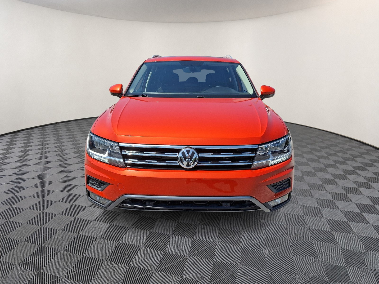 Used 2019 Volkswagen Tiguan SEL w/ 3rd Row Seat Package AWD/4WD image 2