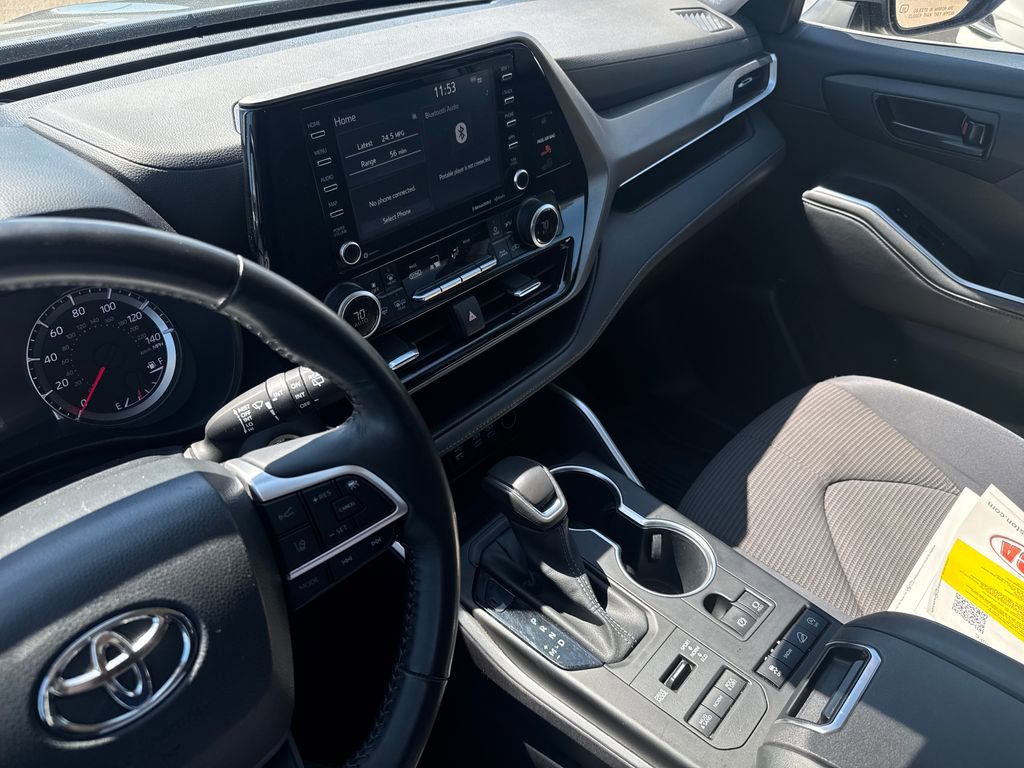 Used 2022 Toyota Highlander LE AWD/4WD image 20