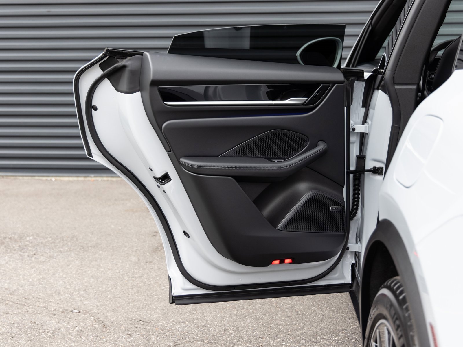 Used 2025 Porsche Macan Electric image 24