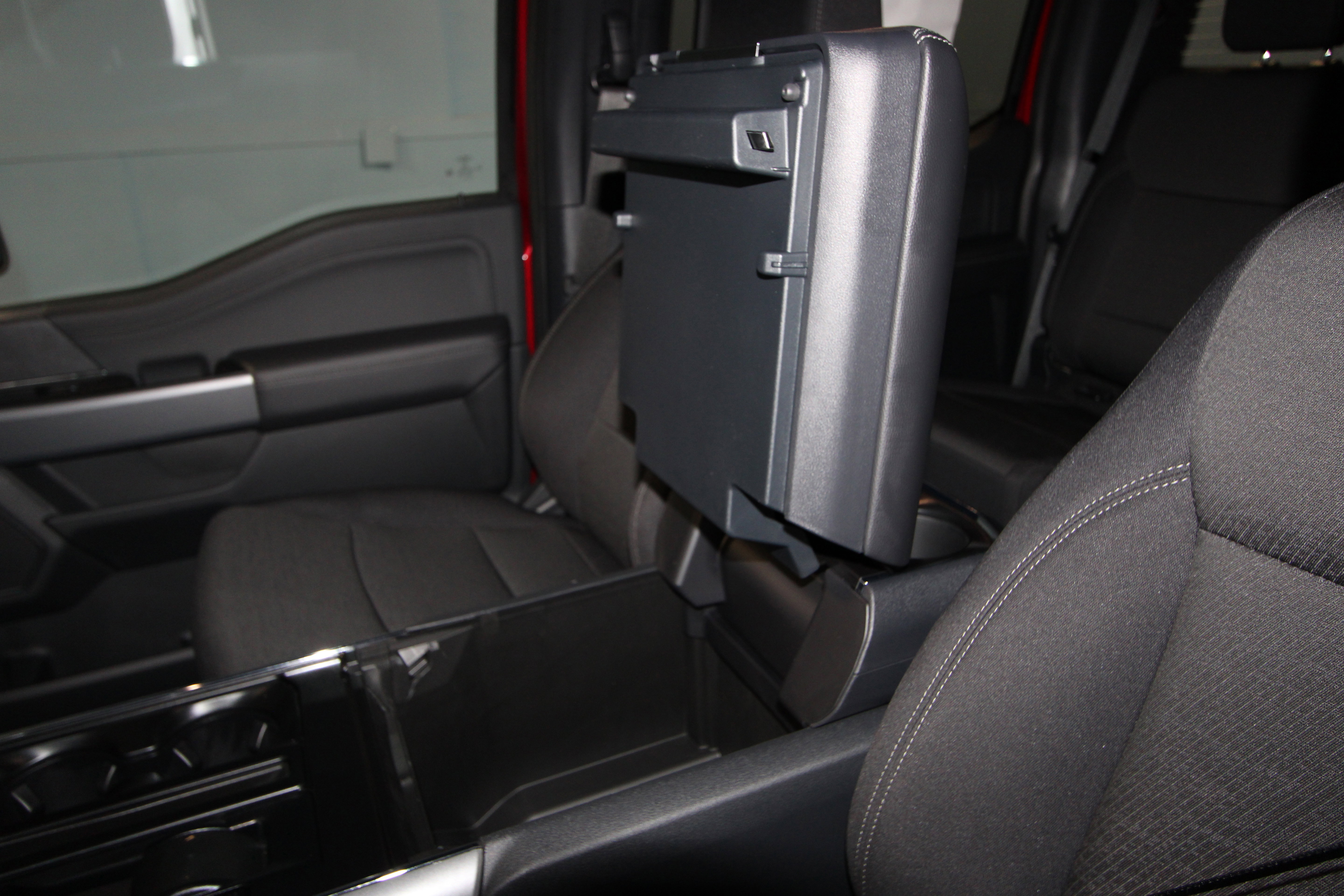 New 2026 Ford F150 XLT w/ XLT Black Appearance Package AWD/4WD image 16