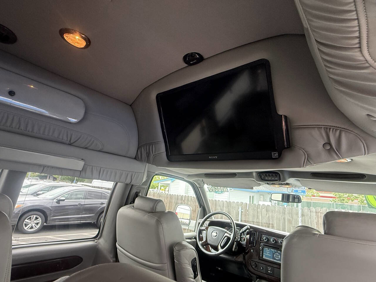 Used 2010 Chevrolet Express 2500 Extended w/ Preferred Equipment Group RWD image 19