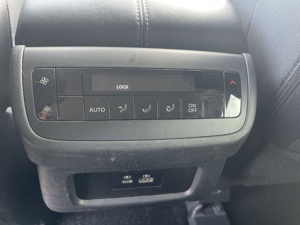 Used 2025 Nissan Pathfinder SV image 38