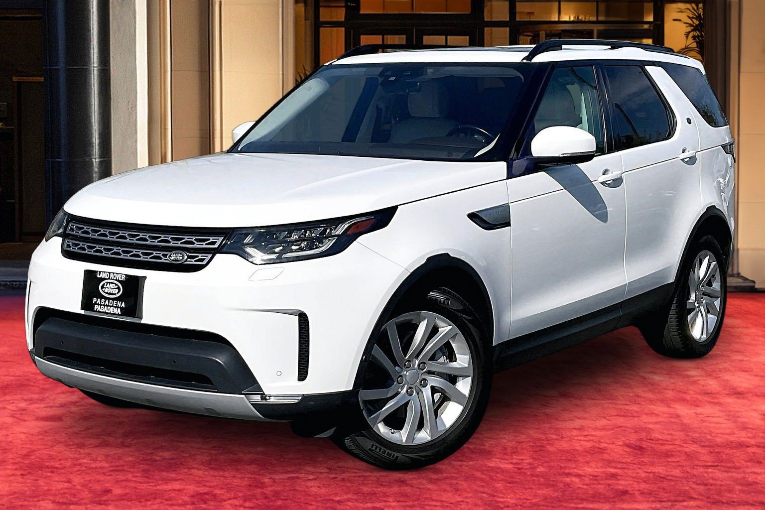 Used 2019 Land Rover Discovery HSE AWD/4WD image 1