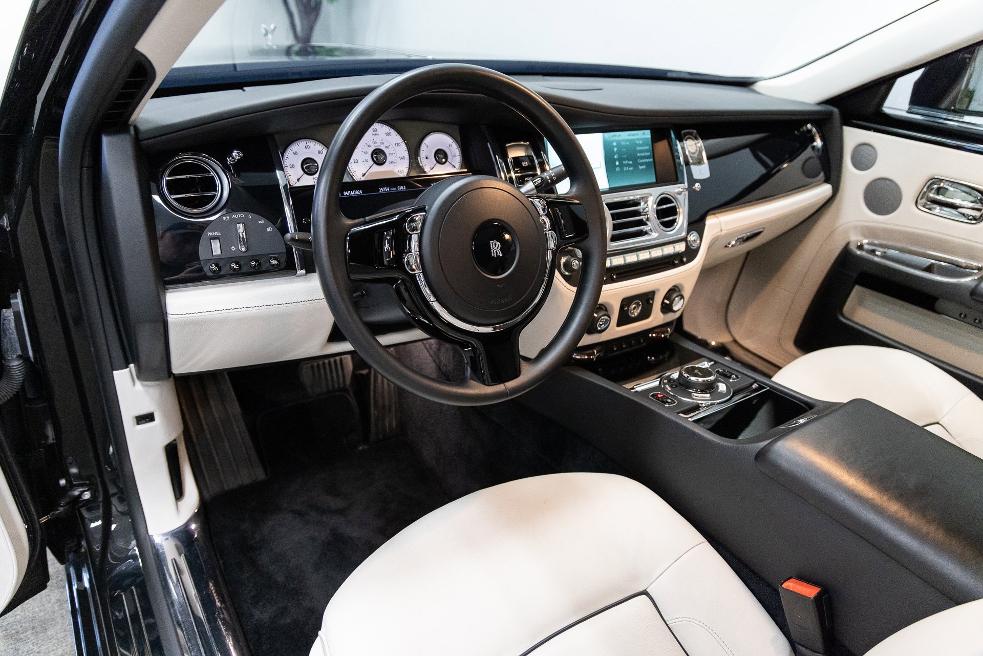Used 2014 Rolls-Royce Ghost image 6