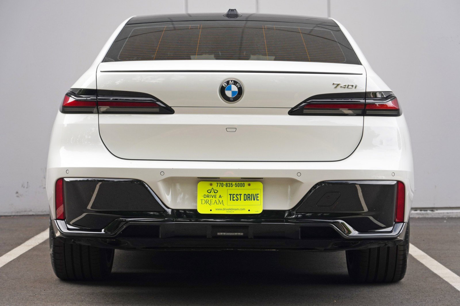 Used 2023 BMW 740i w/ Parking Assistance Package RWD image 11
