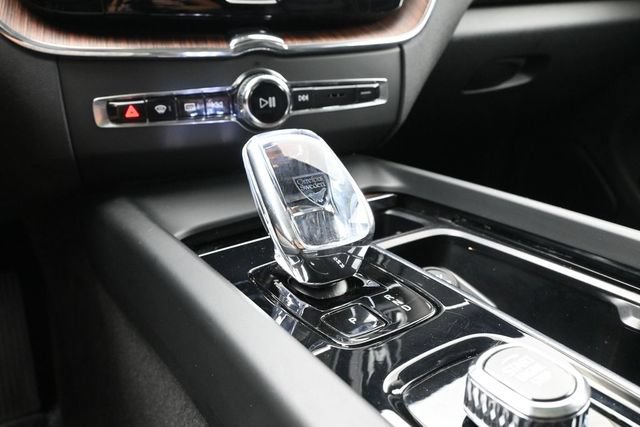 Used 2023 Volvo XC60 B5 Ultimate w/ Climate Package FWD image 13