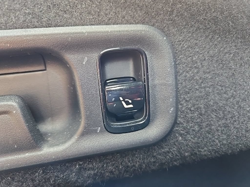 Used 2025 Mercedes-Benz E 350 4MATIC Sedan image 50