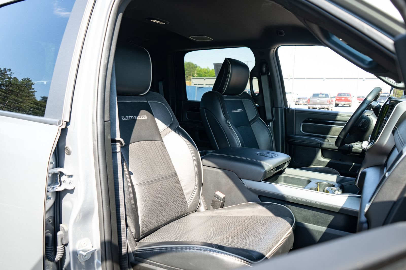 Used 2022 RAM 3500 Laramie AWD/4WD image 22