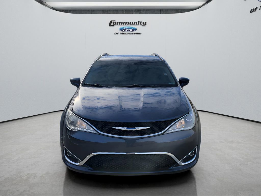 Used 2018 Chrysler Pacifica Touring-L image 2