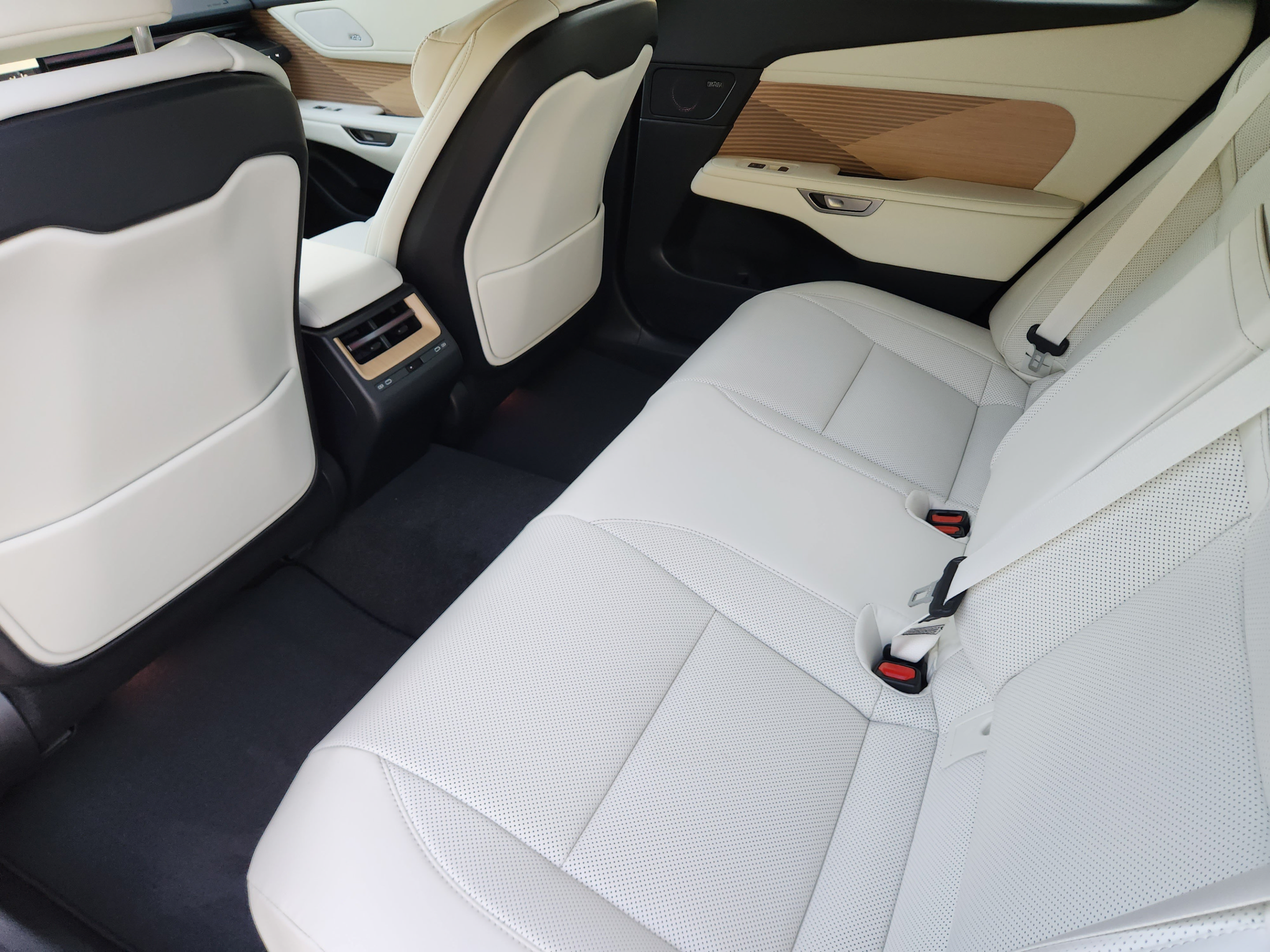 New 2026 Lexus ES 350e FWD image 21