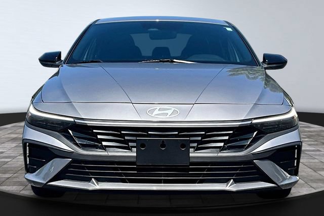 Used 2025 Hyundai Elantra Sport FWD image 2