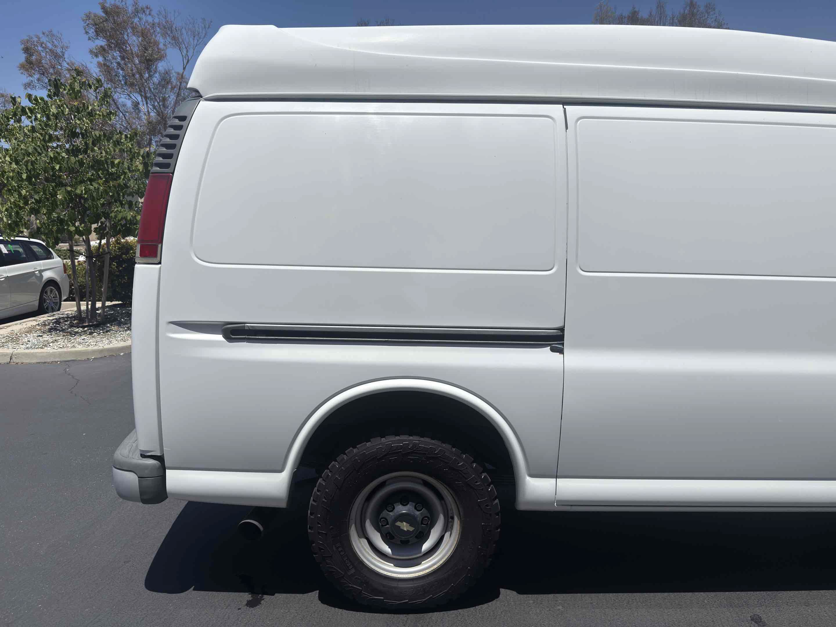 Used 2001 Chevrolet Express 3500 w/ Convenience Pkg 1 RWD image 15