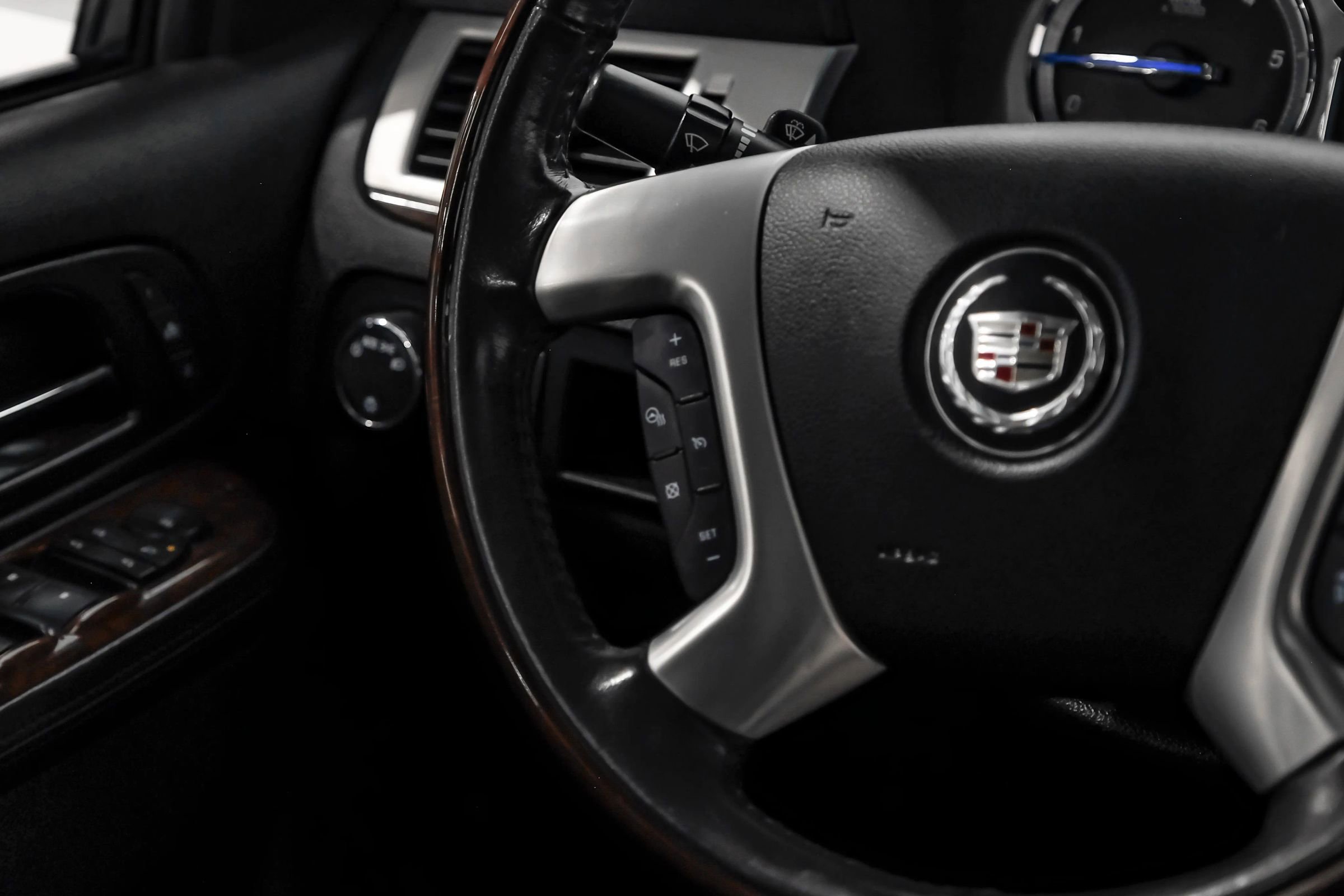 Used 2013 Cadillac Escalade EXT Premium AWD/4WD image 23