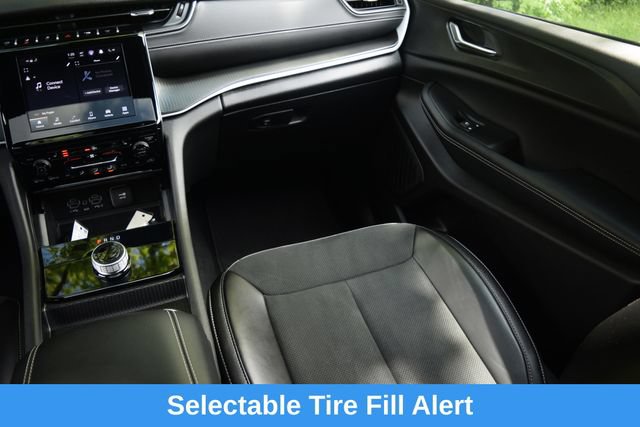 Used 2024 Jeep Grand Cherokee Altitude AWD/4WD image 14