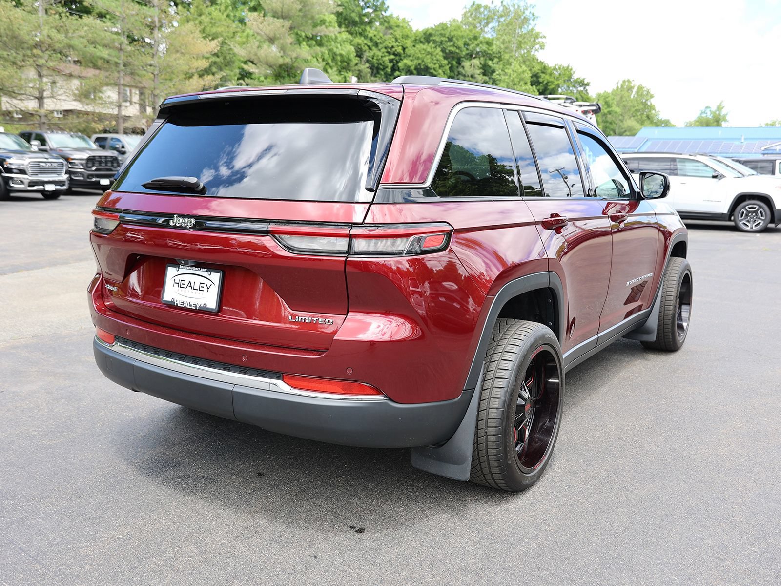 Used 2022 Jeep Grand Cherokee Limited AWD/4WD image 7