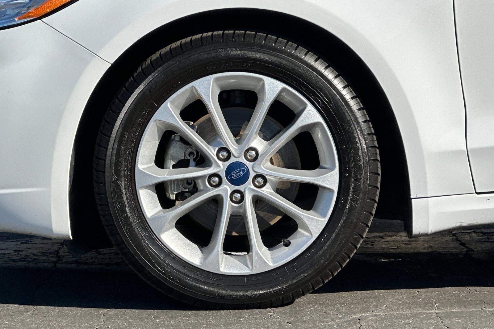 Used 2020 Ford Fusion SE image 25