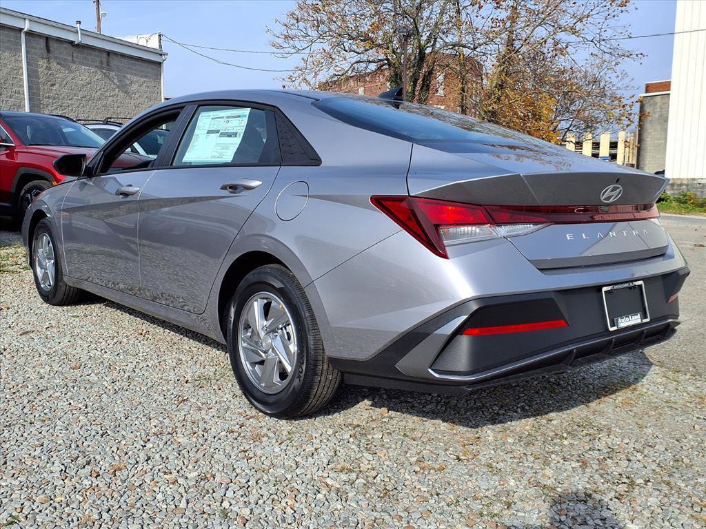 New 2026 Hyundai Elantra SE image 3