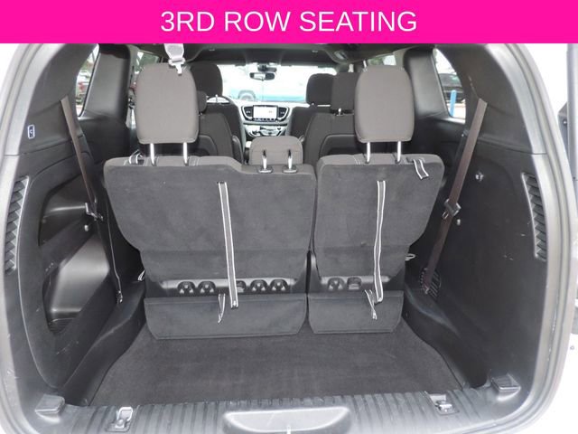 Used 2024 Chrysler Pacifica Touring FWD image 13