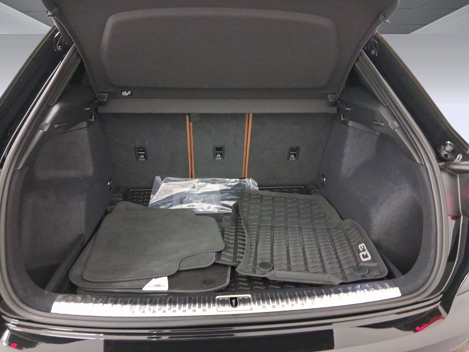 Used 2025 Audi Q3 2.0T Premium w/ Convenience Package image 28